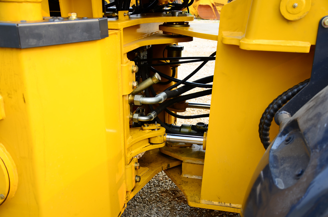 XCMG official 1.8ton small LW180KV Compact wheel loader for sale - Wheel loader: picture 4 XCMG official 1.8ton small LW180KV Compact wheel loader for sale - Wheel loader: picture 4