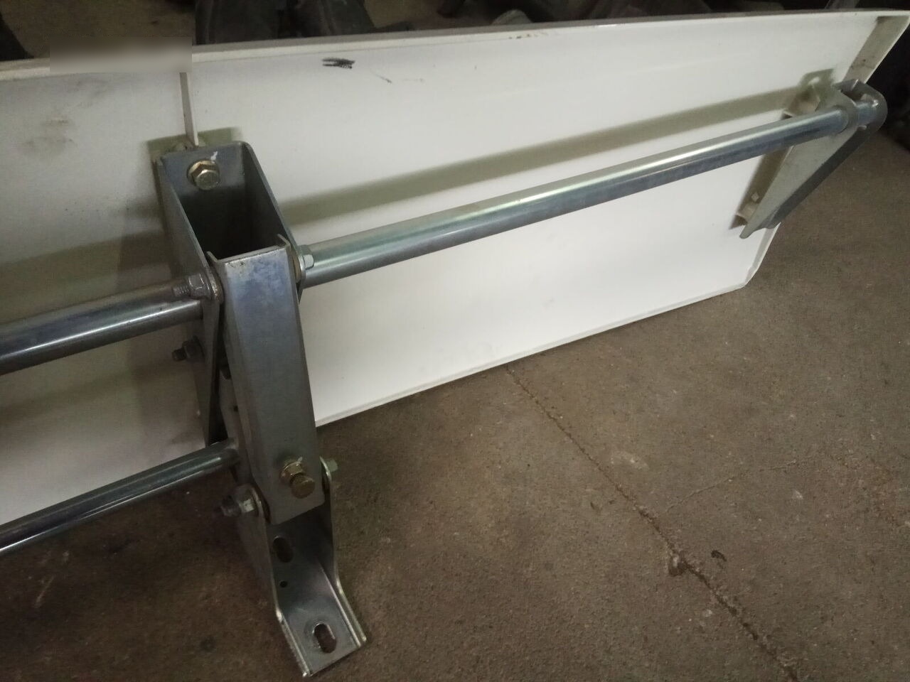 1836000 DAF XF 106 truck - Aerodynamics/ Spoiler for Truck: picture 1 1836000 DAF XF 106 truck - Aerodynamics/ Spoiler for Truck: picture 1