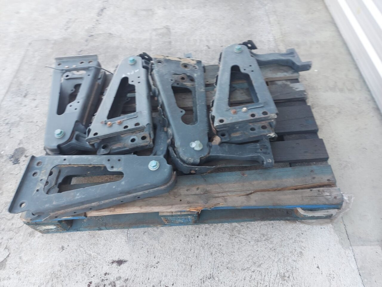 Cabin suspension A Mercedes-Benz ACTROS MP4 truck - Cab suspension for Truck: picture 4 Cabin suspension A Mercedes-Benz ACTROS MP4 truck - Cab suspension for Truck: picture 4