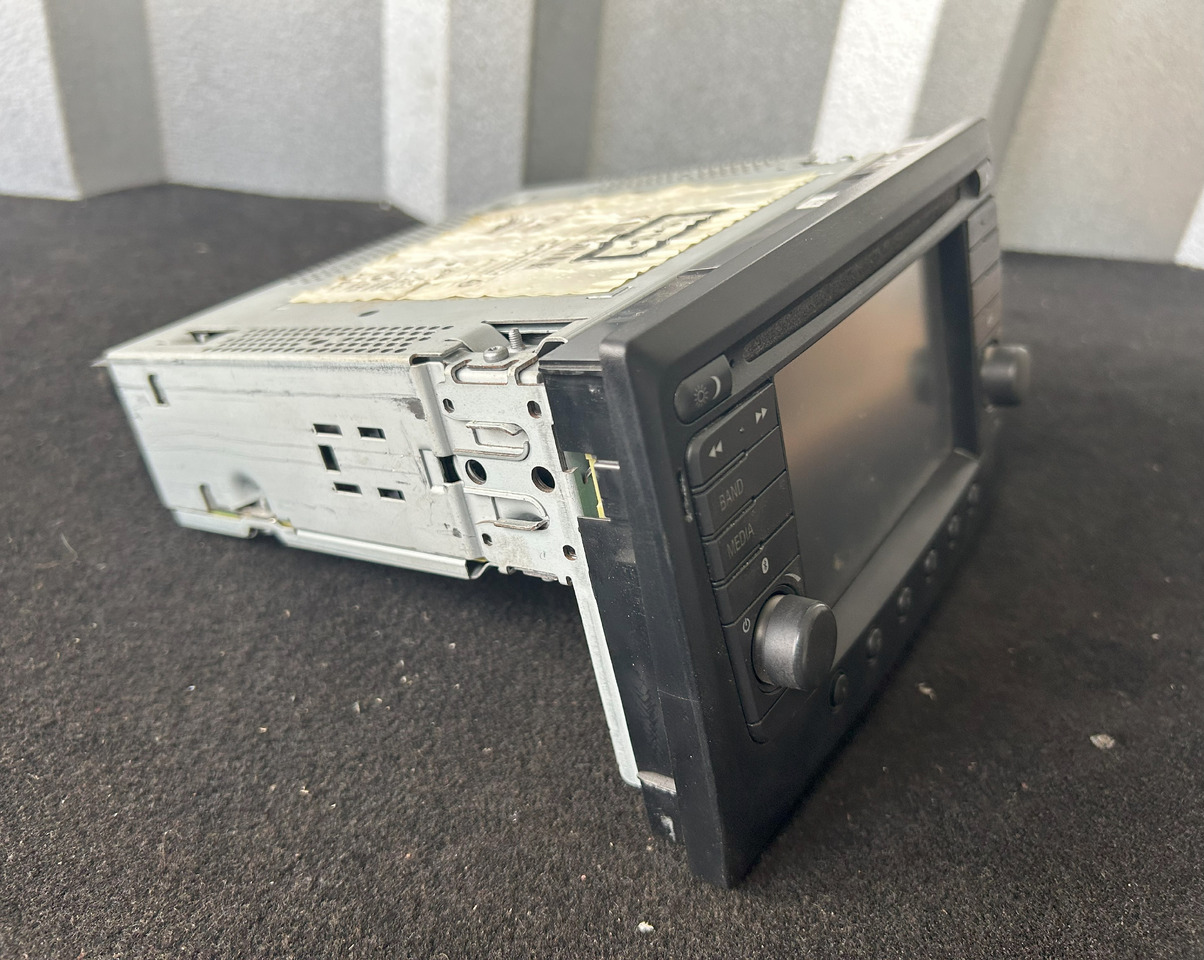DAF XF 106 ORIGINAL RADIO + MOUNTING BOX - Universal part: picture 4 DAF XF 106 ORIGINAL RADIO + MOUNTING BOX - Universal part: picture 4