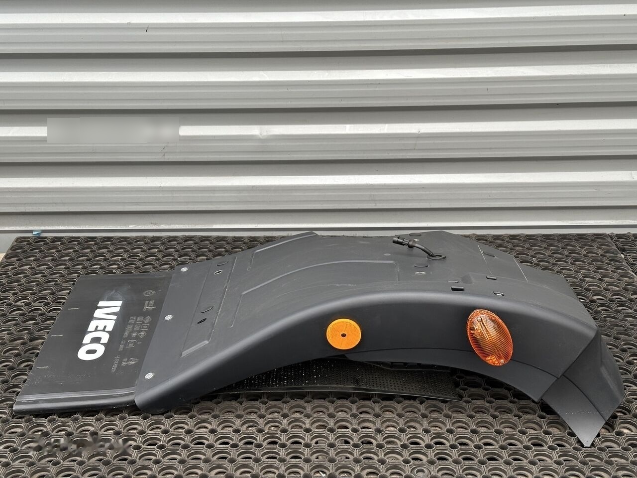 IVECO EUROCARGO 5801551254   IVECO 5801551254 R - Fender for Truck: picture 2 IVECO EUROCARGO 5801551254   IVECO 5801551254 R - Fender for Truck: picture 2