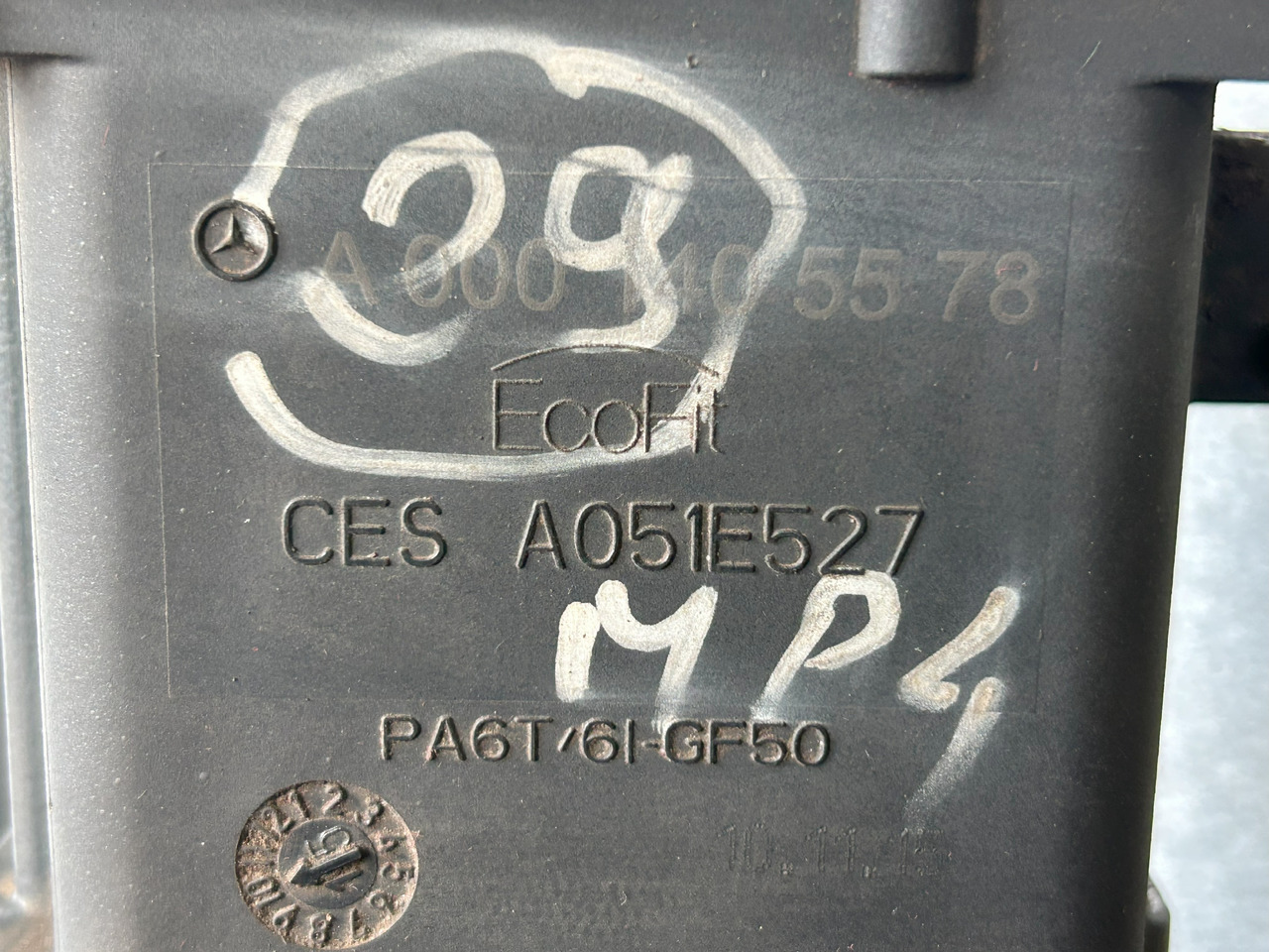 MERCEDES-BENZ AROCS MP4 ADBLUE PUMP - Muffler/ Exhaust system for Truck: picture 2 MERCEDES-BENZ AROCS MP4 ADBLUE PUMP - Muffler/ Exhaust system for Truck: picture 2