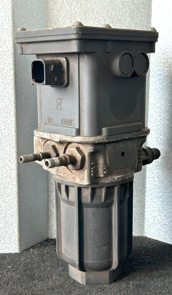 MERCEDES-BENZ AROCS MP4 ADBLUE PUMP - Muffler/ Exhaust system for Truck: picture 3 MERCEDES-BENZ AROCS MP4 ADBLUE PUMP - Muffler/ Exhaust system for Truck: picture 3