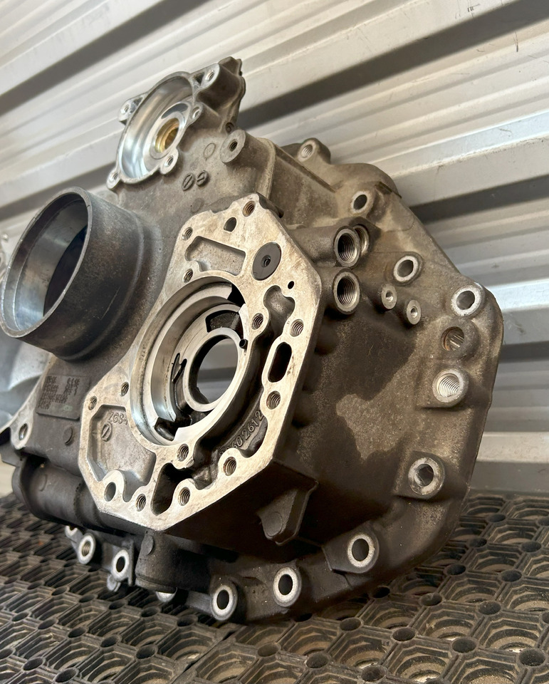 MERCEDES-BENZ AROCS MP4 GEARBOX REAR COVER G330-12 - Gearbox and parts: picture 4 MERCEDES-BENZ AROCS MP4 GEARBOX REAR COVER G330-12 - Gearbox and parts: picture 4