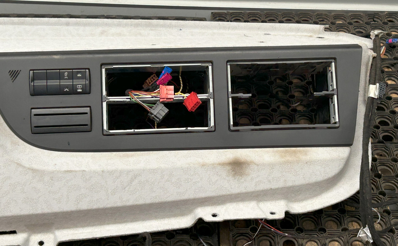 MERCEDES-BENZ UPPER COCKPIT STORAGE COMPARTMENTS SHELVES SHELF STORAGE COMPARTMENT L StreamSpace, 2.30 m - Cab and interior: picture 5 MERCEDES-BENZ UPPER COCKPIT STORAGE COMPARTMENTS SHELVES SHELF STORAGE COMPARTMENT L StreamSpace, 2.30 m - Cab and interior: picture 5