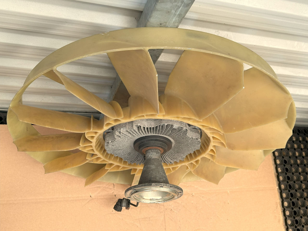 MERCEDES-BENZ VISCOT CLUTCH + FAN ACTROS MP4 - Fan: picture 3 MERCEDES-BENZ VISCOT CLUTCH + FAN ACTROS MP4 - Fan: picture 3