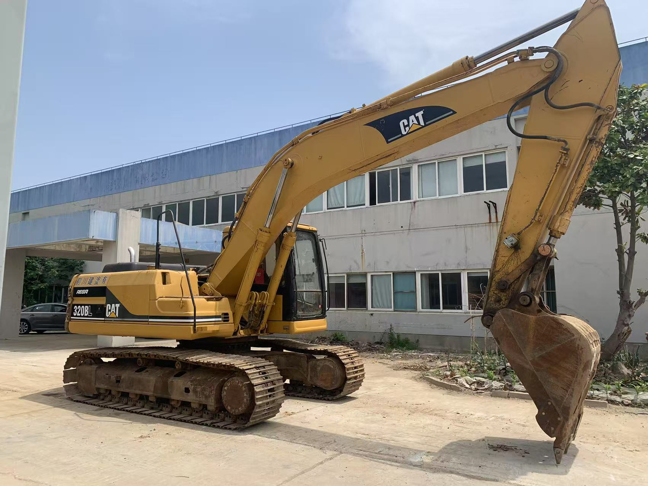 CATERPILLAR Used Excavator 320B, 320BL Japan Origin Construction Machine - Crawler excavator: picture 2 CATERPILLAR Used Excavator 320B, 320BL Japan Origin Construction Machine - Crawler excavator: picture 2