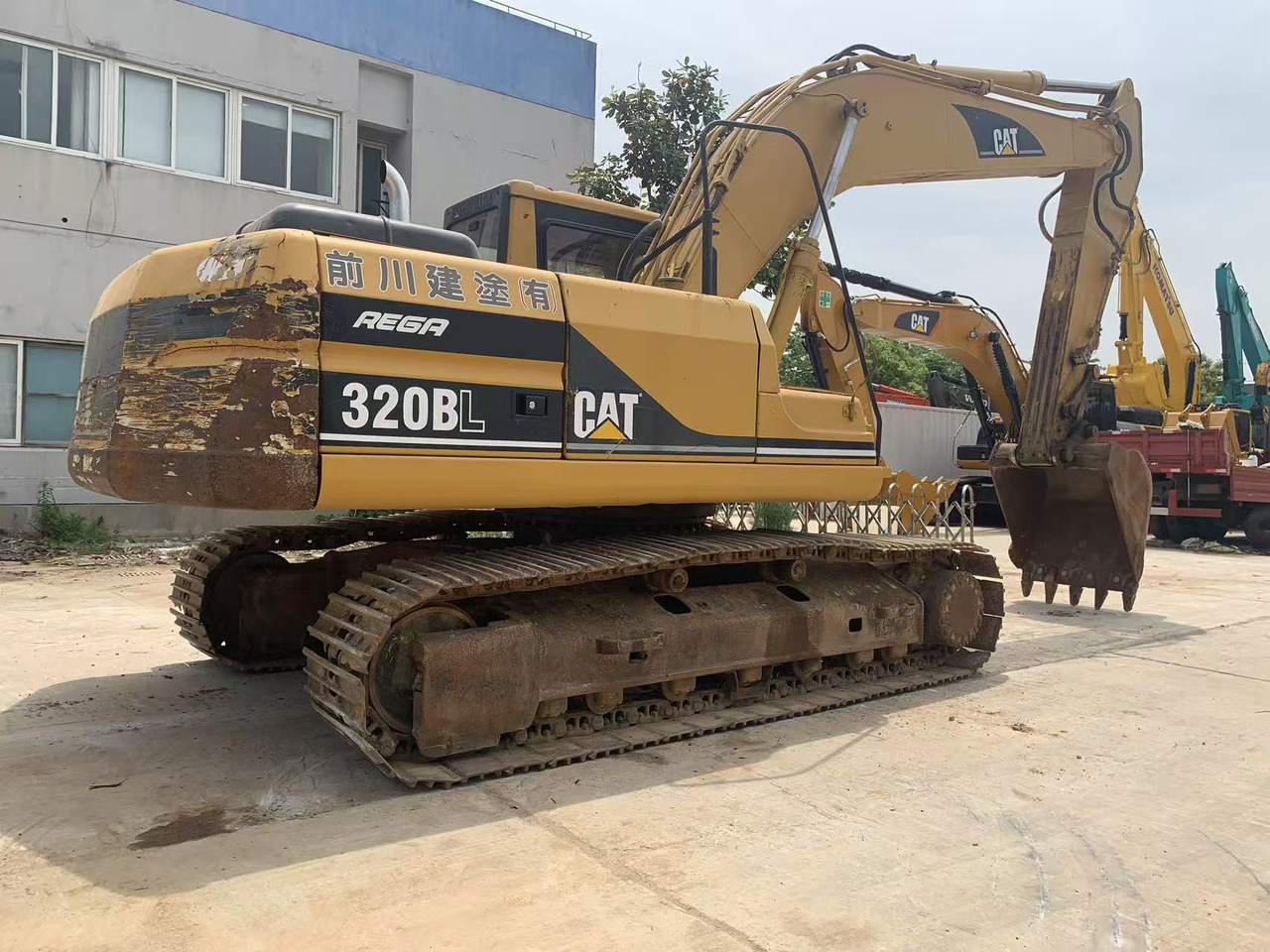 CATERPILLAR Used Excavator 320B, 320BL Japan Origin Construction Machine - Crawler excavator: picture 5 CATERPILLAR Used Excavator 320B, 320BL Japan Origin Construction Machine - Crawler excavator: picture 5