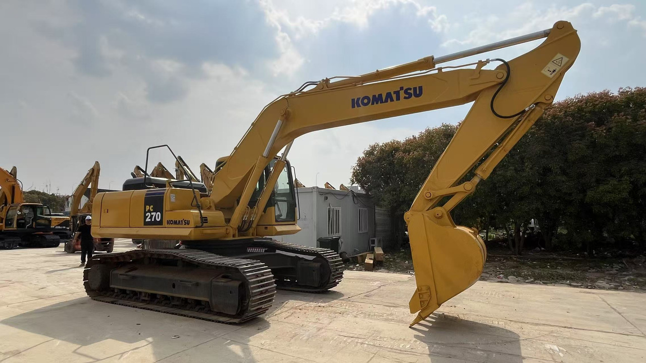 Komatsu Reliable Used Komatsu PC270-8 Crawler Excavator 28T Weight SAA6D107E Engine Tier 3 Emission - Crawler excavator: picture 1 Komatsu Reliable Used Komatsu PC270-8 Crawler Excavator 28T Weight SAA6D107E Engine Tier 3 Emission - Crawler excavator: picture 1