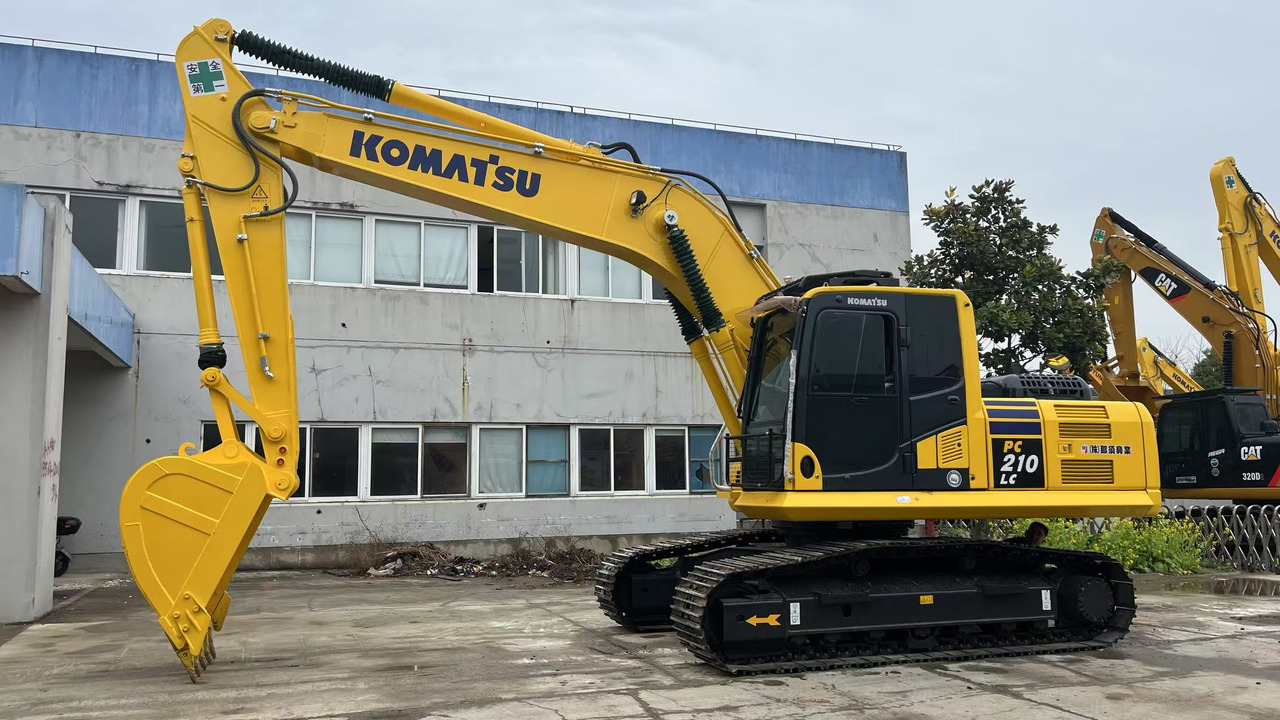 Komatsu Well-Maintained Used Komatsu PC210-8 Hydraulic Excavator 148 HP 1.0 m³ Bucket 6.62m Max Depth - Crawler excavator: picture 3 Komatsu Well-Maintained Used Komatsu PC210-8 Hydraulic Excavator 148 HP 1.0 m³ Bucket 6.62m Max Depth - Crawler excavator: picture 3