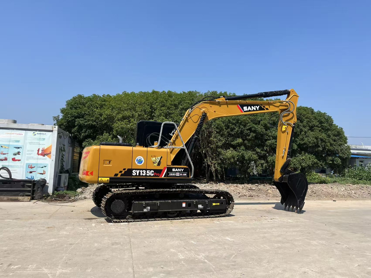 SANY 13.5Ton 10Ton Excavator SY135C Hydraulic Crawler Excavator for Sale from SHANGHAI SUNIGHT - Crawler excavator: picture 3 SANY 13.5Ton 10Ton Excavator SY135C Hydraulic Crawler Excavator for Sale from SHANGHAI SUNIGHT - Crawler excavator: picture 3
