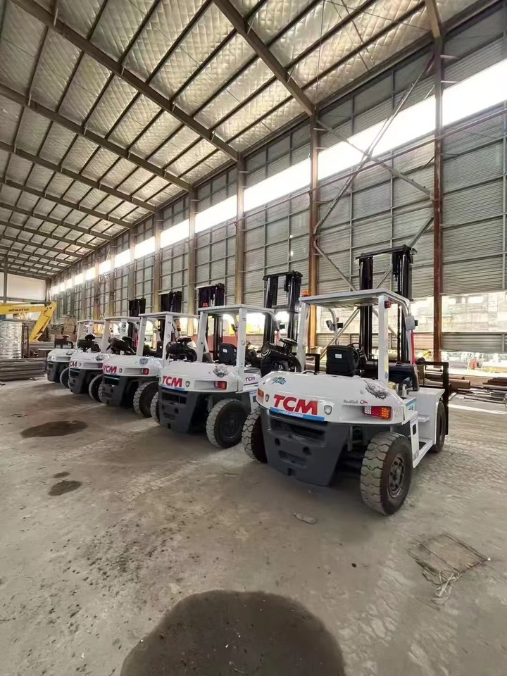 TCM 10 ton Diesel Forklift FD100 with Fork Positioner - Diesel forklift: picture 3 TCM 10 ton Diesel Forklift FD100 with Fork Positioner - Diesel forklift: picture 3