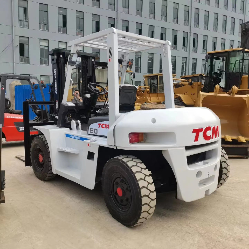 TCM 6 ton Diesel Forklift FD60 with Fork Positioner - Diesel forklift: picture 5 TCM 6 ton Diesel Forklift FD60 with Fork Positioner - Diesel forklift: picture 5