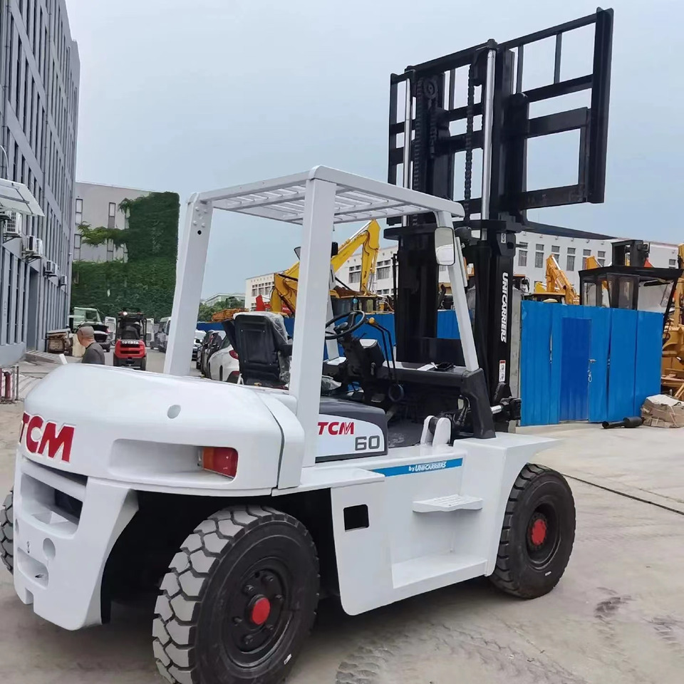 TCM 6 ton Diesel Forklift FD60 with Fork Positioner - Diesel forklift: picture 4 TCM 6 ton Diesel Forklift FD60 with Fork Positioner - Diesel forklift: picture 4