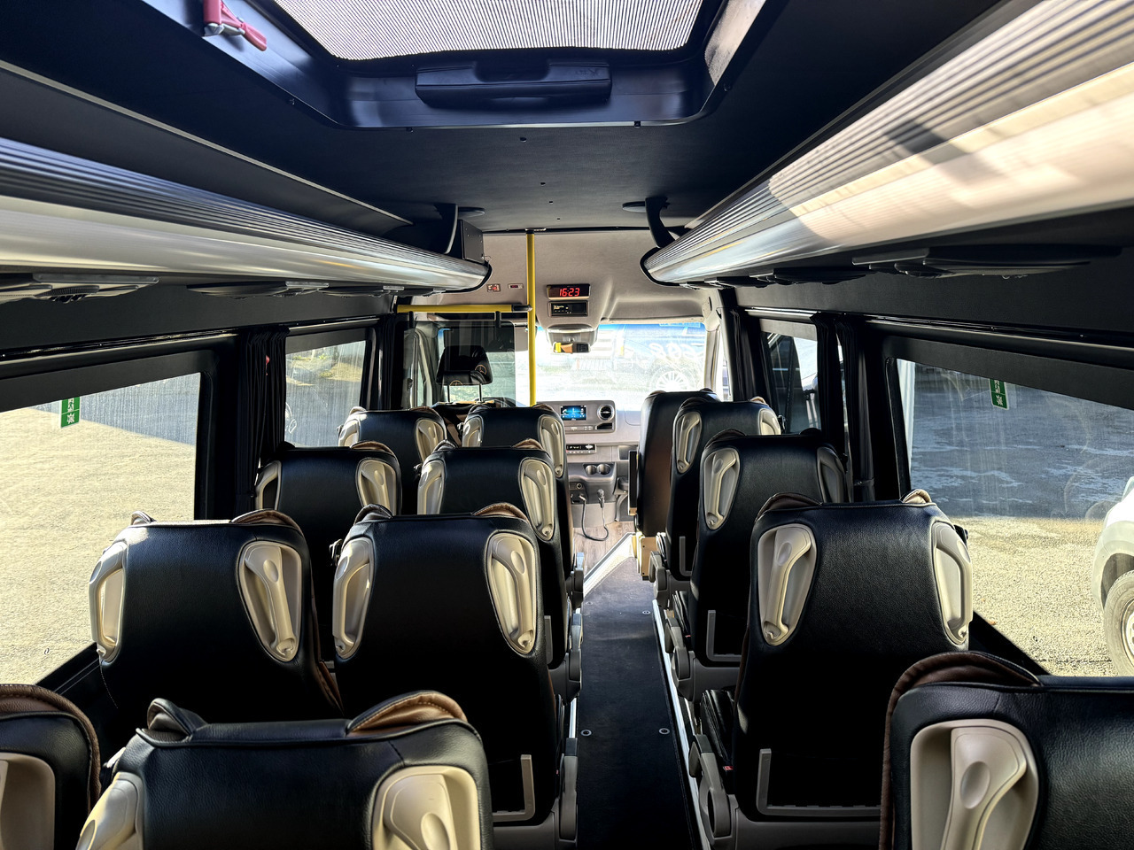 Mercedes-Benz Sprinter 517 - Minibus, People carrier: picture 4 Mercedes-Benz Sprinter 517 - Minibus, People carrier: picture 4