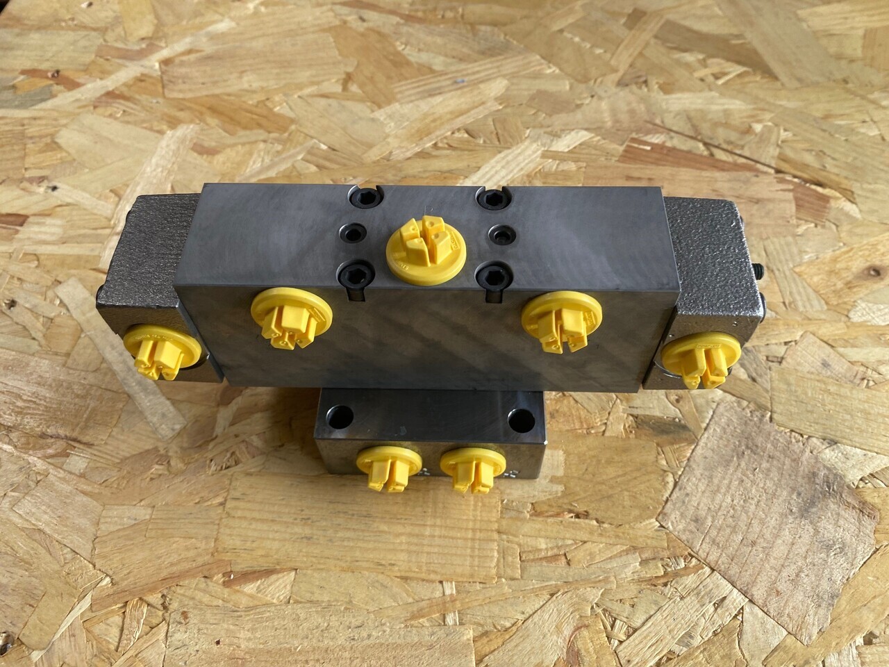 O&K Terex RH120 RH170 RH400 Swing balance valve 2765990 1523304 486-3481 - Spare parts for Truck: picture 1 O&K Terex RH120 RH170 RH400 Swing balance valve 2765990 1523304 486-3481 - Spare parts for Truck: picture 1