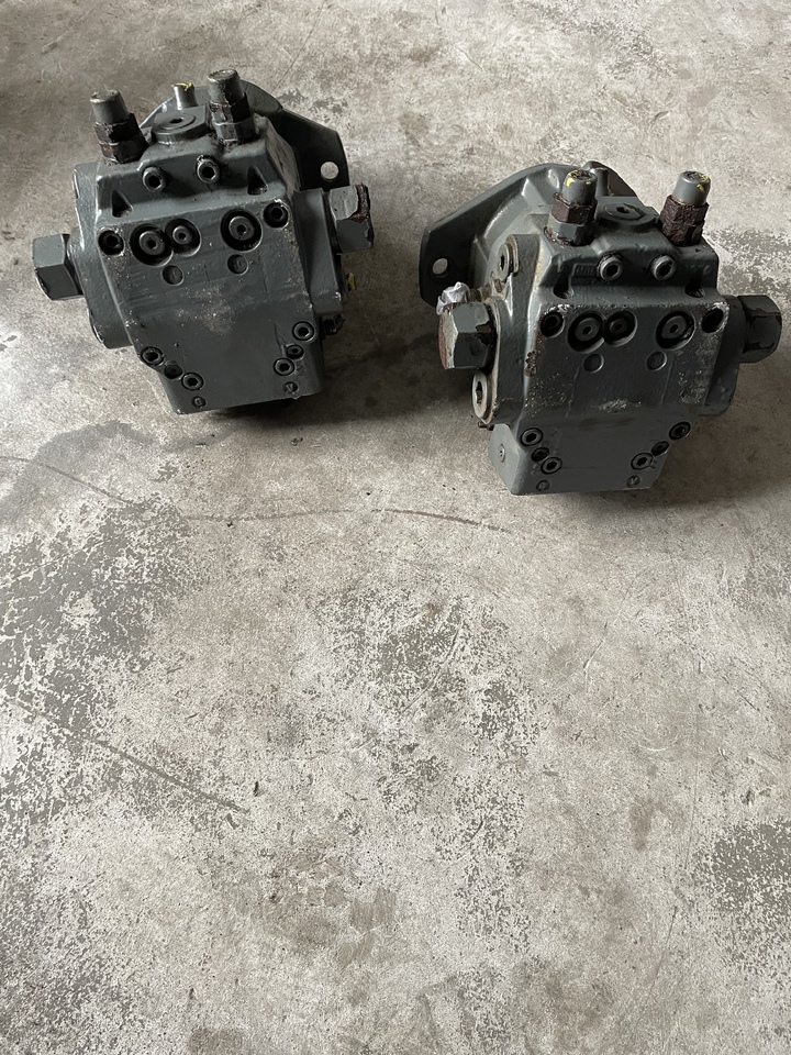 LIEBHERR - Hydraulic motor for Crawler excavator: picture 1 LIEBHERR - Hydraulic motor for Crawler excavator: picture 1