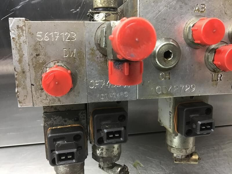 Liebherr A944C Li / A934C Li / R944C Li / R954C / A954C Li / R934C - Hydraulics: picture 3 Liebherr A944C Li / A934C Li / R944C Li / R954C / A954C Li / R934C - Hydraulics: picture 3