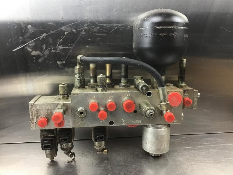 Liebherr A944C Li / A934C Li / R944C Li / R954C / A954C Li / R934C - Hydraulics: picture 2 Liebherr A944C Li / A934C Li / R944C Li / R954C / A954C Li / R934C - Hydraulics: picture 2