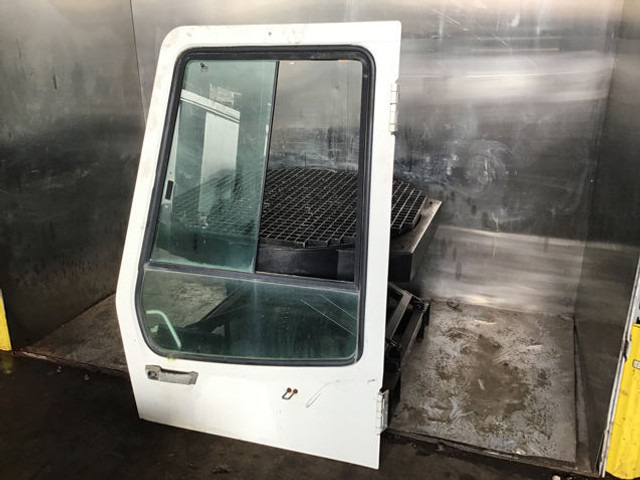 Liebherr Cabin Door - Door and parts: picture 2 Liebherr Cabin Door - Door and parts: picture 2