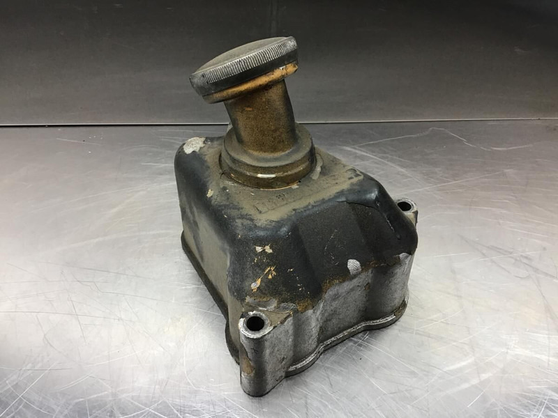 Liebherr Cylinder Head Cover - Engine and parts: picture 2 Liebherr Cylinder Head Cover - Engine and parts: picture 2