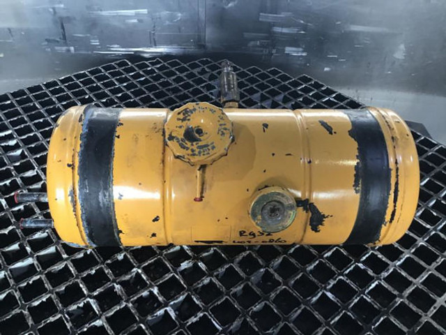 Liebherr Equalizing Reservoir - Expansion tank: picture 2 Liebherr Equalizing Reservoir - Expansion tank: picture 2