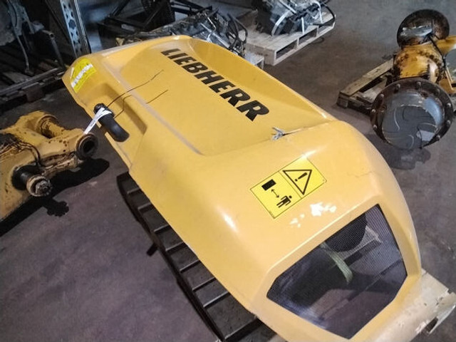 Liebherr L506 / L508 - Hood: picture 3 Liebherr L506 / L508 - Hood: picture 3