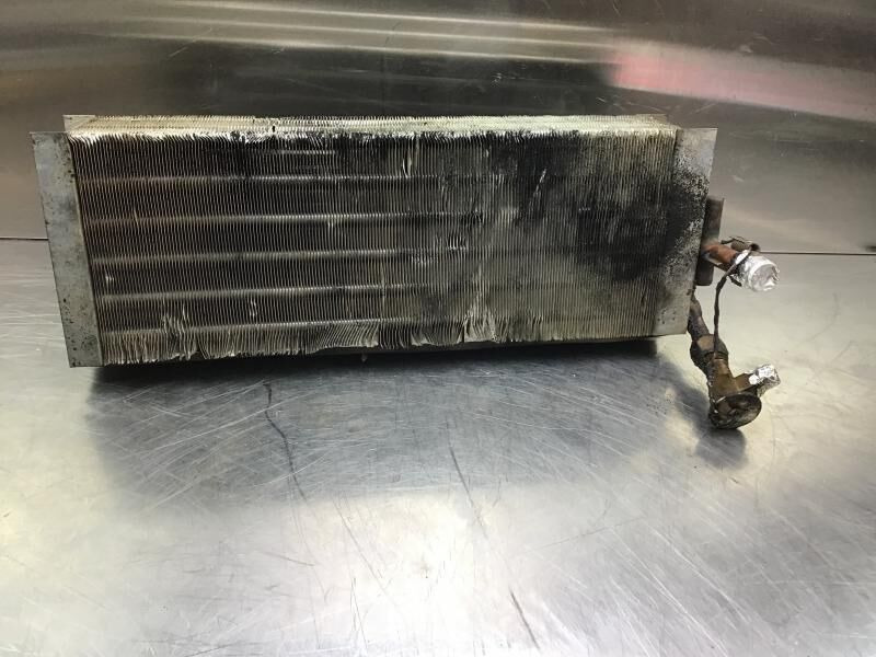 Liebherr L524 - Oil cooler: picture 1 Liebherr L524 - Oil cooler: picture 1