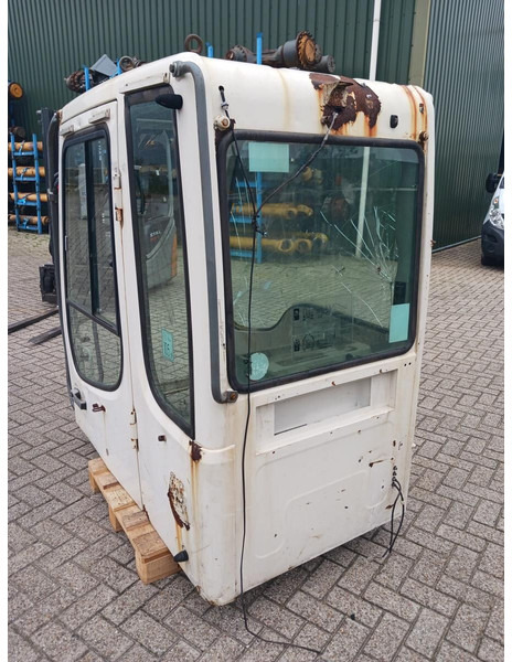 Liebherr - Cab and interior: picture 4 Liebherr - Cab and interior: picture 4