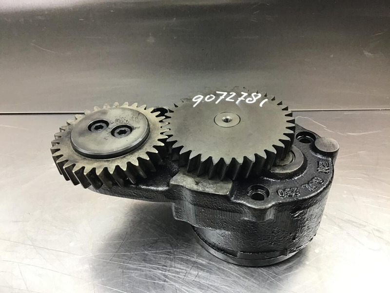 Liebherr Oil Pump - Oil pump: picture 1 Liebherr Oil Pump - Oil pump: picture 1