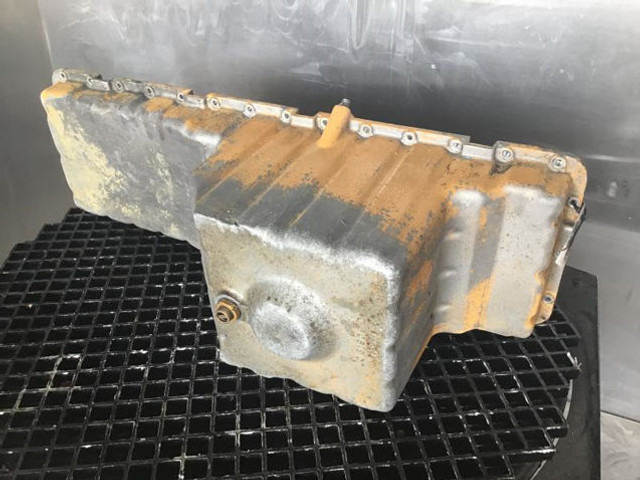 Liebherr Oil Sump - Crankcase: picture 4 Liebherr Oil Sump - Crankcase: picture 4