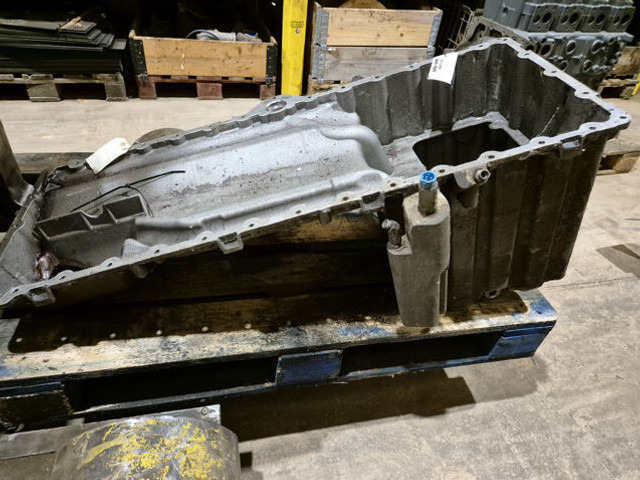 Liebherr Oil Sump - Crankcase: picture 3 Liebherr Oil Sump - Crankcase: picture 3
