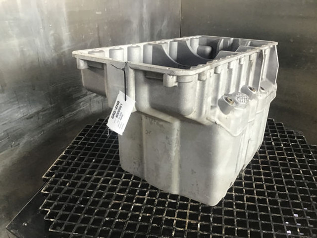 Liebherr Oil Sump - Crankcase: picture 4 Liebherr Oil Sump - Crankcase: picture 4