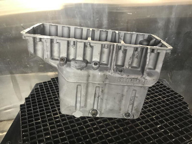 Liebherr Oil Sump - Crankcase: picture 5 Liebherr Oil Sump - Crankcase: picture 5
