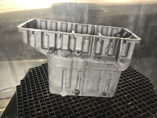 Liebherr Oil Sump - Crankcase: picture 2 Liebherr Oil Sump - Crankcase: picture 2