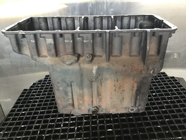 Liebherr Oil Sump - Crankcase: picture 2 Liebherr Oil Sump - Crankcase: picture 2