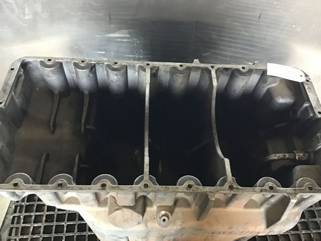 Liebherr Oil Sump - Crankcase: picture 4 Liebherr Oil Sump - Crankcase: picture 4