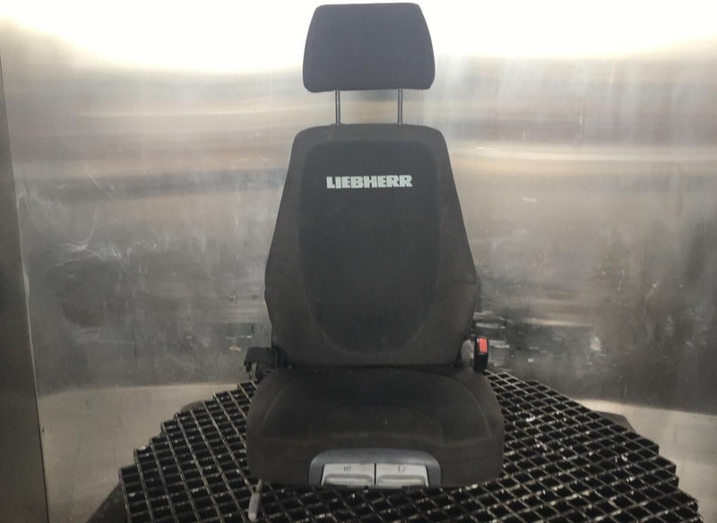 Liebherr R946 LC / R946 NLC - Seat: picture 1 Liebherr R946 LC / R946 NLC - Seat: picture 1