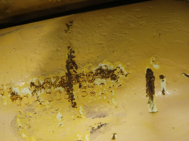 Liebherr R954C - Hydraulic cylinder: picture 1 Liebherr R954C - Hydraulic cylinder: picture 1