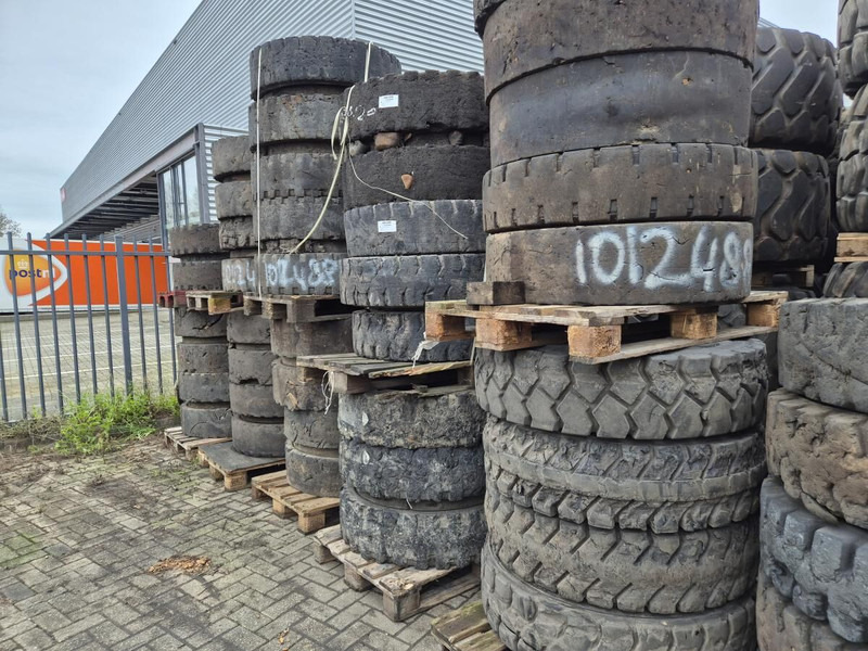 Liebherr Solid 10.00-20 - Tire: picture 1 Liebherr Solid 10.00-20 - Tire: picture 1