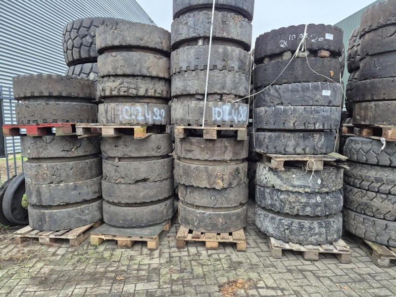 Liebherr Solid 10.00-20 - Tire: picture 2 Liebherr Solid 10.00-20 - Tire: picture 2