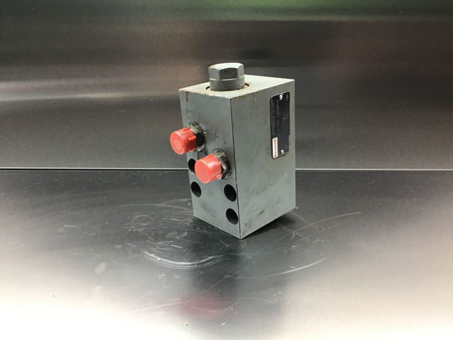 Engine and parts Liebherr Valve: picture 1