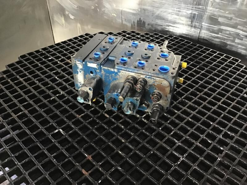 Liebherr Valveblock - Hydraulics: picture 2 Liebherr Valveblock - Hydraulics: picture 2