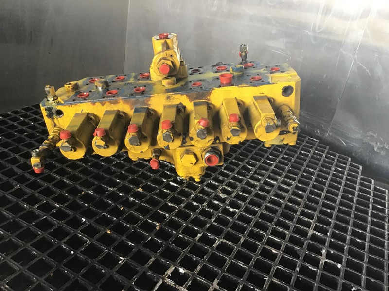Liebherr Valveblock - Hydraulics: picture 1 Liebherr Valveblock - Hydraulics: picture 1