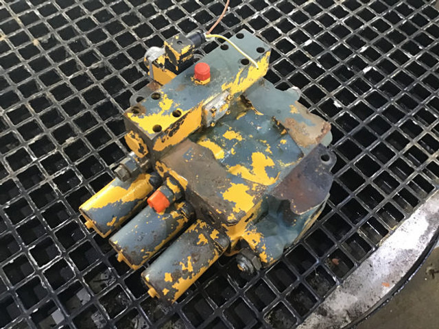 Hydraulics Liebherr Valveblock: picture 1