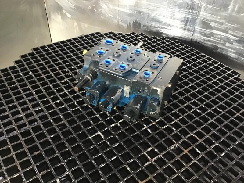 Liebherr Valveblock - Hydraulics: picture 1 Liebherr Valveblock - Hydraulics: picture 1