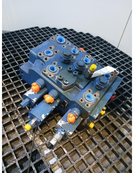 Liebherr Valveblock - Valve: picture 2 Liebherr Valveblock - Valve: picture 2