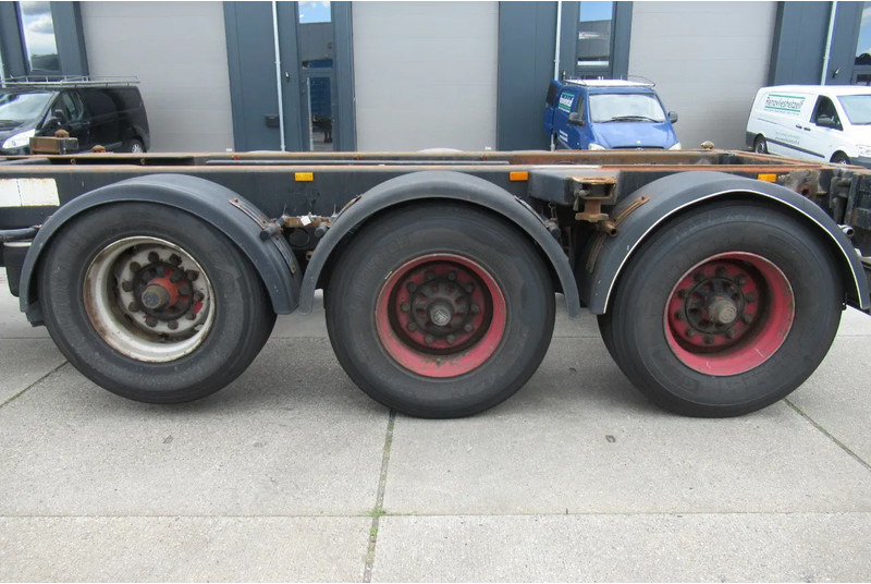 Renders Container Chassis / Extendable on rear / BPW + drum - Container transporter/ Swap body semi-trailer: picture 5 Renders Container Chassis / Extendable on rear / BPW + drum - Container transporter/ Swap body semi-trailer: picture 5