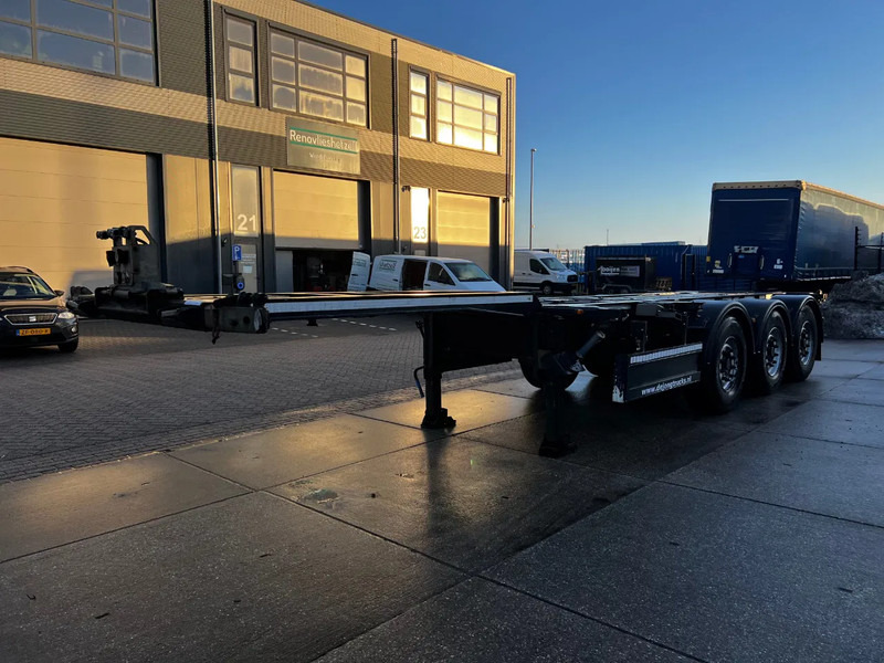 Renders Euro 800 3DFCST / Container Chassis / 45FT / 1x Lift Axle / 2x Extendable - Container transporter/ Swap body semi-trailer: picture 4 Renders Euro 800 3DFCST / Container Chassis / 45FT / 1x Lift Axle / 2x Extendable - Container transporter/ Swap body semi-trailer: picture 4