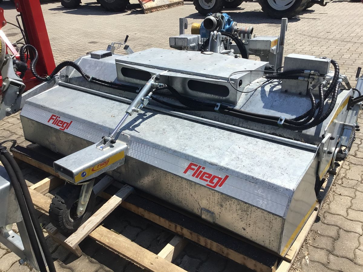Fliegl Profi 2300 - Broom: picture 2 Fliegl Profi 2300 - Broom: picture 2